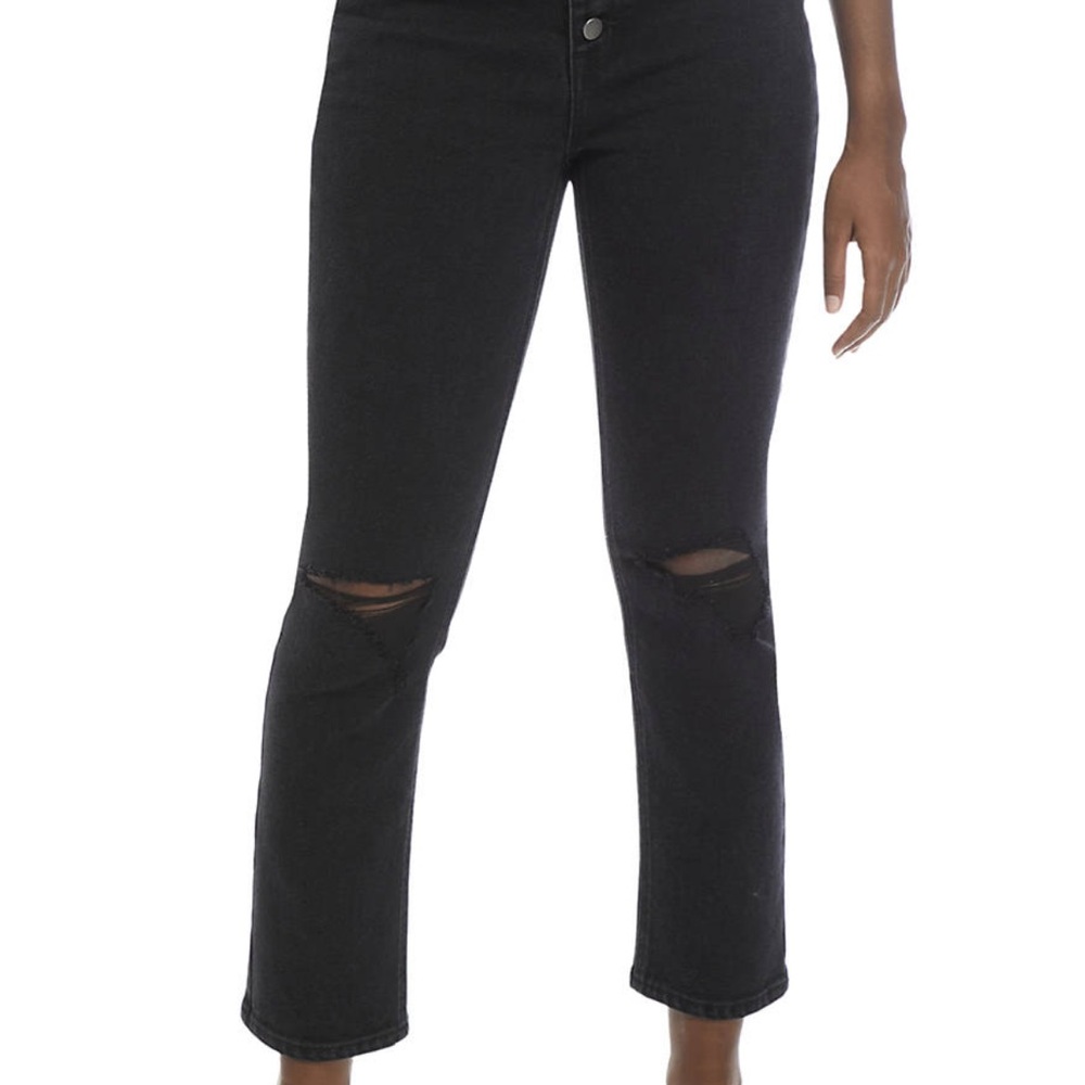 Wonderly Women’s Cropped Straight Destructed Jeans - Picture 4 of 4